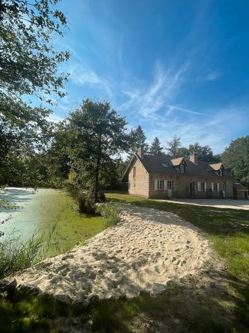 Location de vacances pour 22 personnes, avec jardin et vue sur le lac à Saint-Viâtre