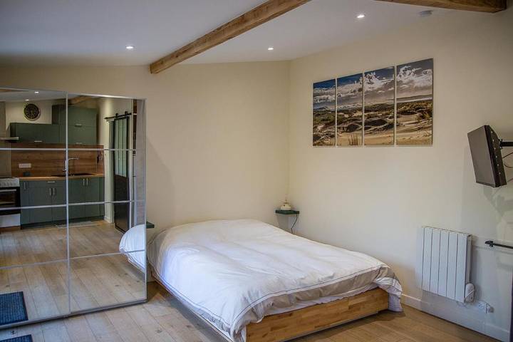 Gîte pour 2 personnes, avec jardin ainsi que vue et piscine à Saint-Aubin-de-Médoc - 2