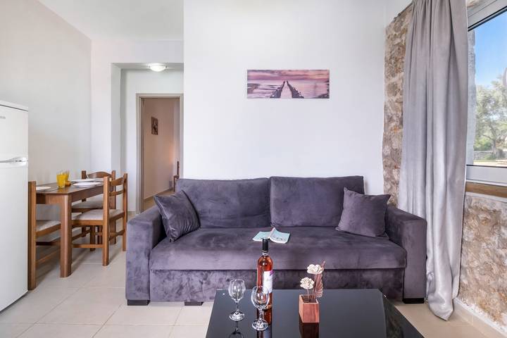 Entire apartment, Gkountis Stone Apartment 3: Sea View, Shared Pool & Wi-Fi in Greece