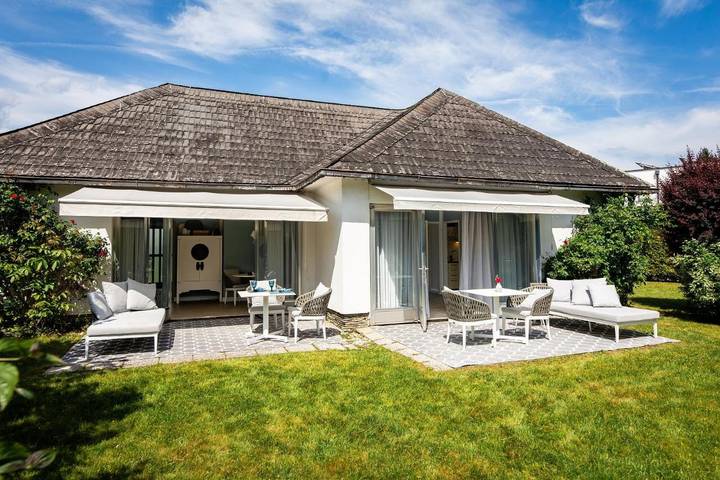 Ferienwohnung für 2 Personen, mit Terrasse und Garten sowie Seeblick und Ausblick