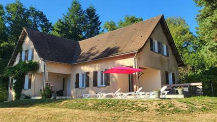 Location de vacances pour 12 personnes, avec vue et jardin, animaux acceptés à Saint-Mathieu