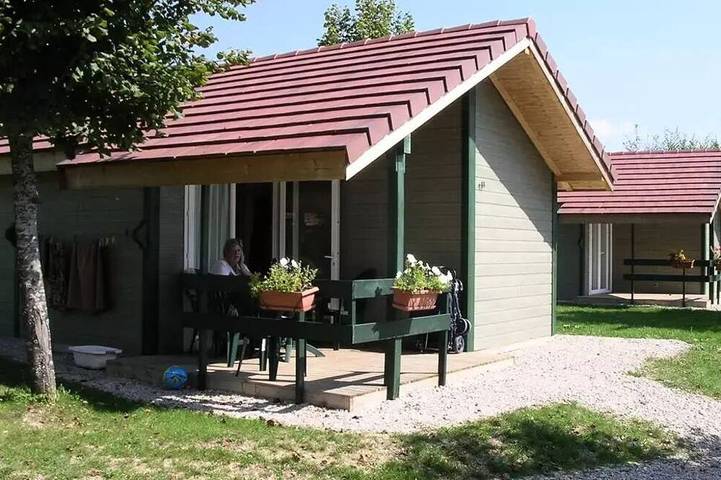 Chalet pour 5 personnes, avec piscine et terrasse - 1