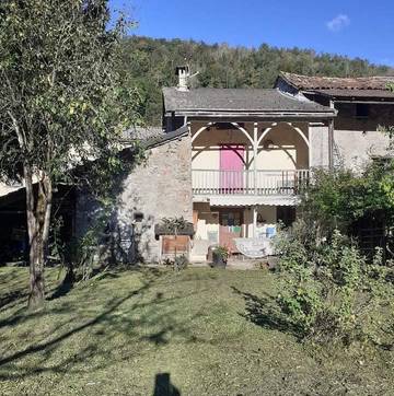 Gîte pour 8 personnes, avec jardin et balcon à Ercé