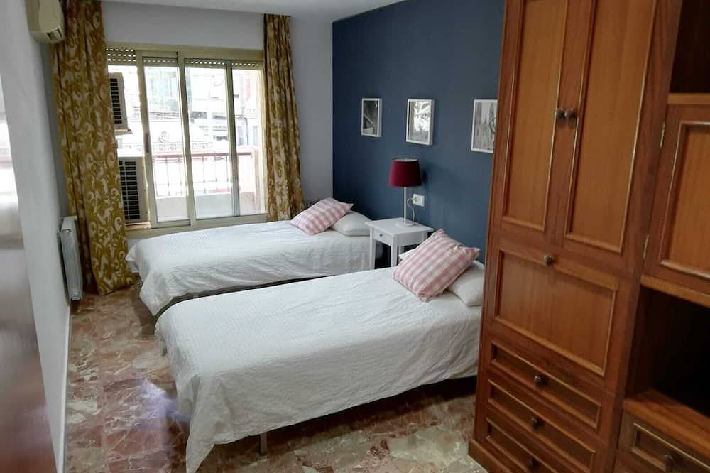 Entire apartment, Very spacious apartment.  Historic District, free cancellation in Cartagena, Costa Cálida