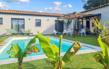 Gîte pour 6 personnes, avec terrasse ainsi que piscine et jardin, animaux acceptés à Malves-en-Minervois