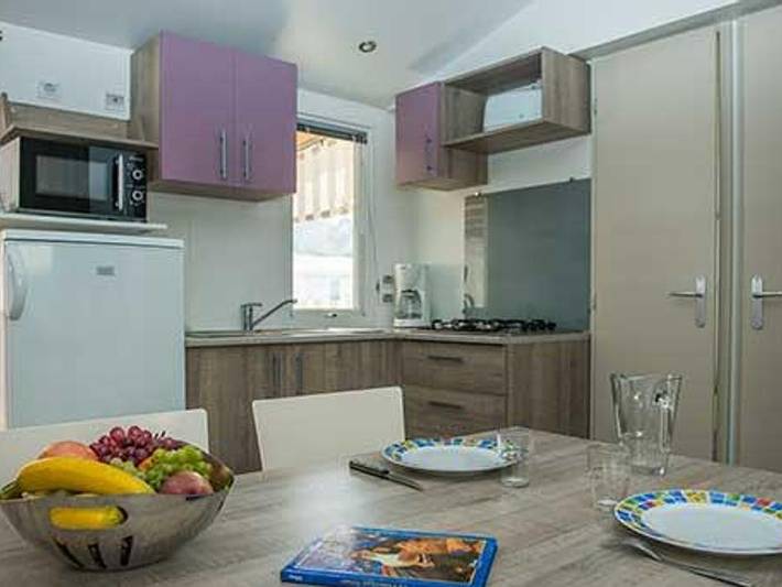 Camping Les Dinosaures - Mobilheim 6 personen - Mh Cosy Baby 3ch 5 pers + 1 Baby (Regenschirmbett) in Talmont-Saint-Hilaire, Vendée