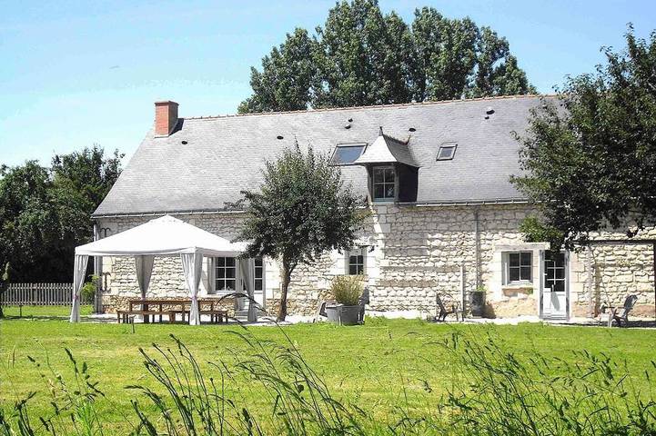 Gîte pour 15 personnes, avec sauna et jardin ainsi que terrasse et jacuzzi à Blou