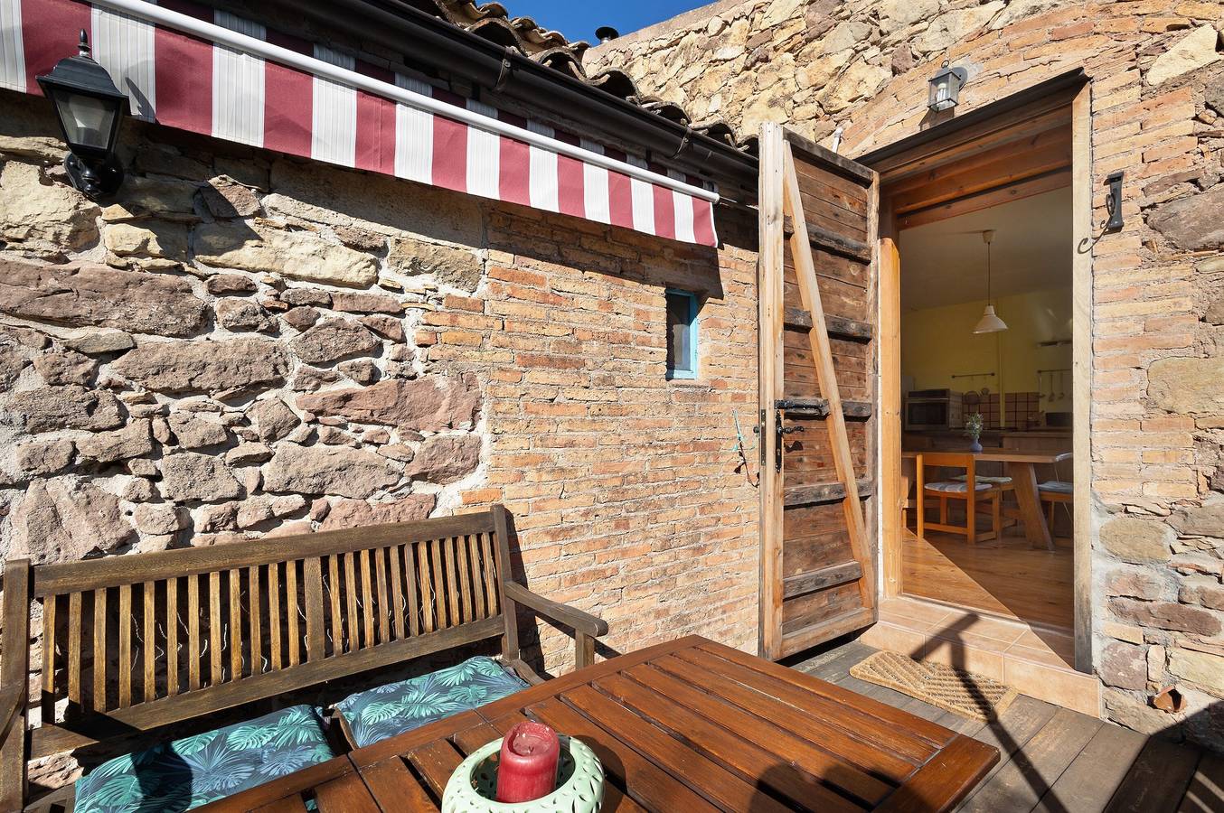 Maison de vacances 'Cal Malla Petit' avec vue montagne, piscine privée et Wi-Fi in Artés, Pla de Bages DO