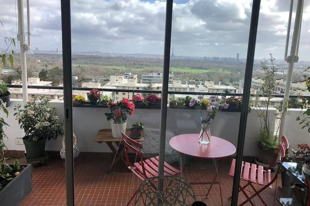 Apartamento entero, Bel Appartement- Terrasse. Vue Exceptionnelle Paris à 15 mn Train, Tram, bus in Saint-Cloud, Altos del Sena