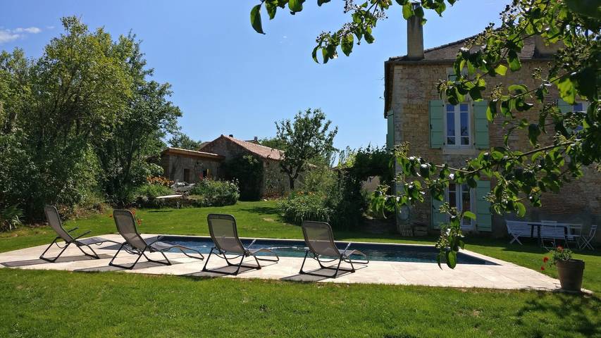 Splendida casa quercynoise con piscina privata – Relax e natura a Luzech in Luzech, Quercy