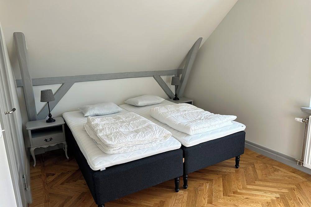 Villa with central location close to beach in Fridhem Malmö. Perfect for groups in Malmö, Svenske Østersjøen