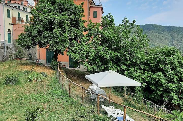 Ferienwohnung für 5 Personen, mit Whirlpool und Garten in Moneglia