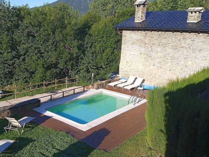 Casa rural para 4 personas, con piscina además de terraza y jardín, Familias con niños en Pirineo Catalan - 2