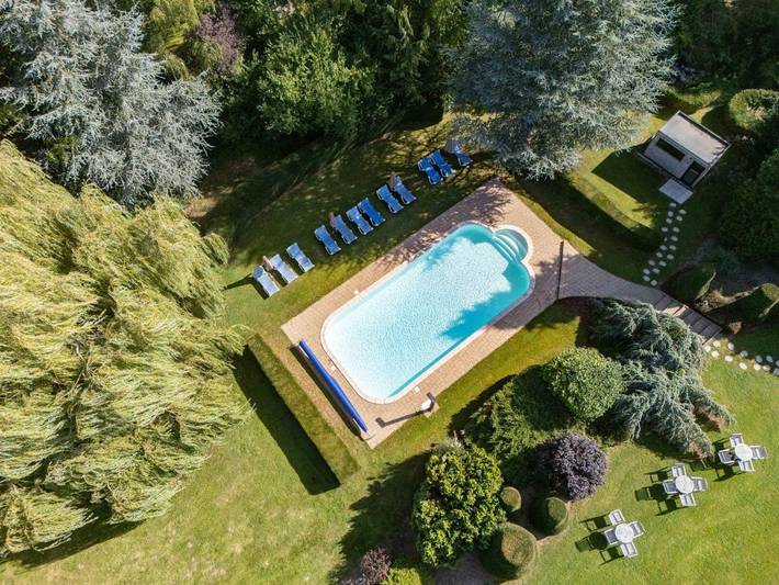 Location de vacances pour 29 personnes, avec piscine et vue ainsi que jardin et sauna dans Jupille - 2