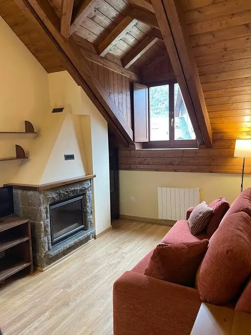 Apartamento de vacaciones para 6 personas, con terraza y piscina además de jardín y vistas - 1