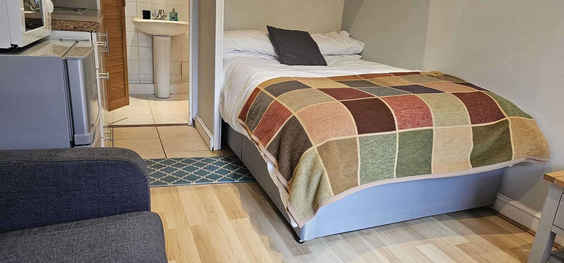 Ganzes Studio, Studio - Sleeps 2 - Private Garden in Reading, Berkshire
