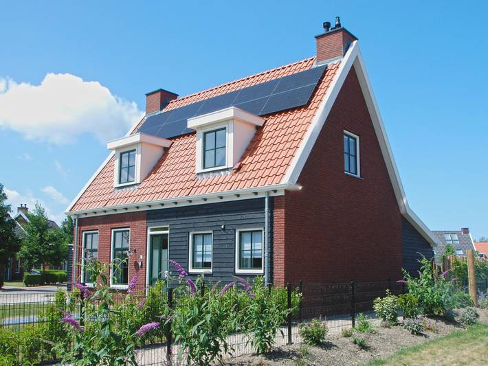 Vakantiehuis voor 8 personen, with Whirlpool and Terras as well as Tuin and Sauna in Colijnsplaat