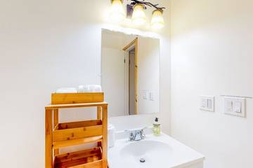 Vacation Apartment for 4 Guests in Ketchum, Sawtooth National Forest, Picture 2