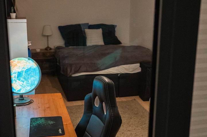 Apartamento entero, Ruhiges Apartment mit großem Balkon in Alt-West, Leipzig