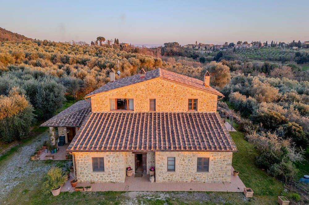 Apartment beautiful sunset farmhouse pascianella in Trequanda, Provincie Siena