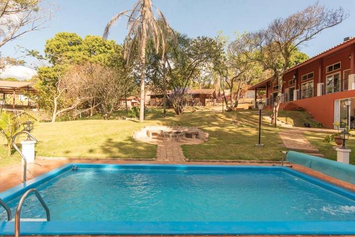 Casas e apartamentos de temporada para 11 pessoas, com terraço e piscina e ainda jardim, com animais de estimação em Sousas