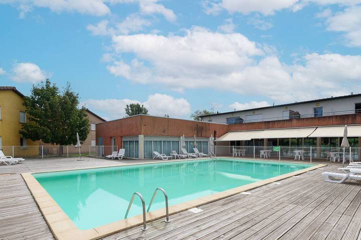 Gîte pour 4 personnes, avec piscine dans Base de loisirs d'Aiguelèze