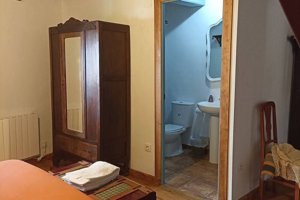 Casa rural con dos casitas de alquiler completo. Ambas con su cocina y salón in Villanueva del Conde, Provincia de Salamanca