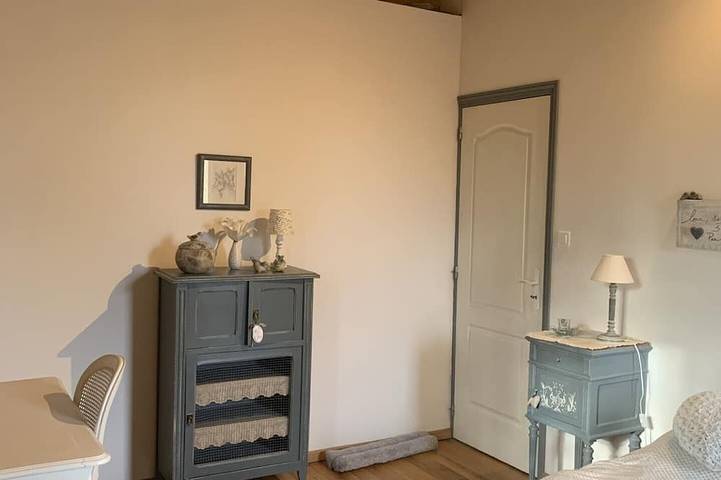 Location de vacances pour 7 personnes, avec terrasse ainsi que jacuzzi et jardin à Faycelles - 2