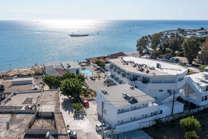 Appart’hôtel pour 2 personnes, avec Balcon et Terrasse ainsi que Jardin et Piscine