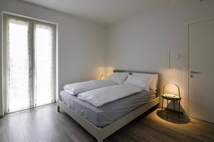 Ferielejlighed for 4 personer, med Balkon og Terrasse såvel som Have og Udsigt i Bra