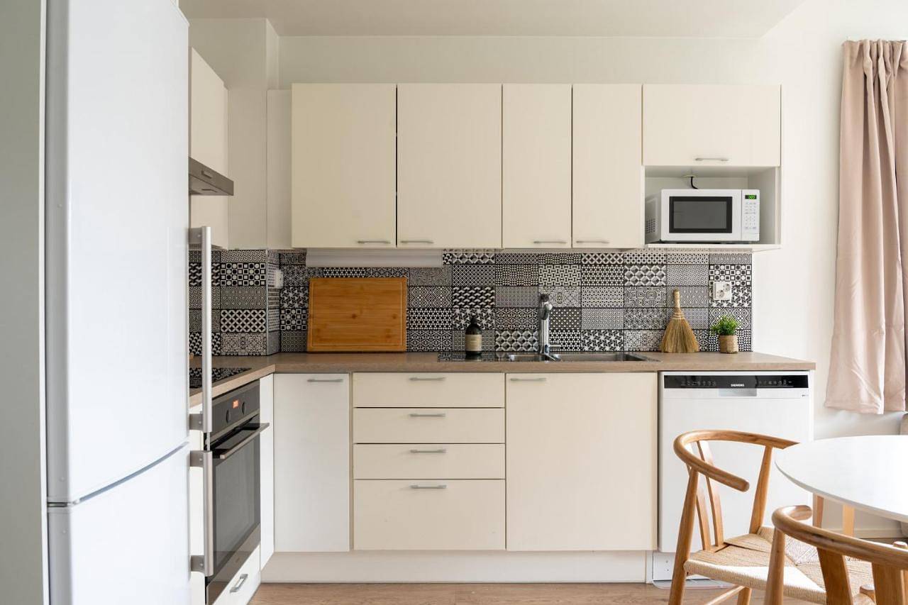 Ganze Wohnung, Stylish two-storey home, parking and sauna in Eigentliche Häme