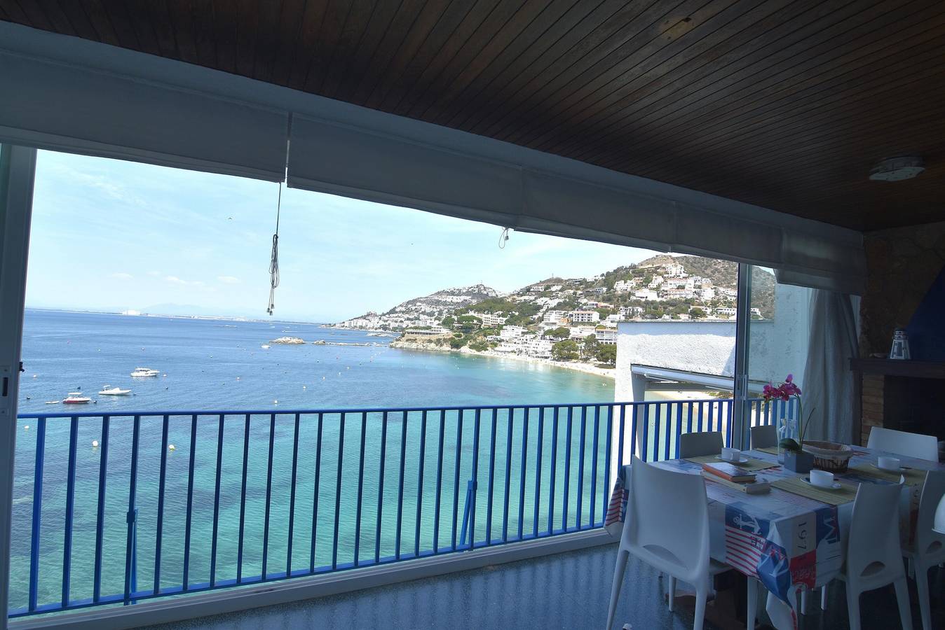 Apartamento entero, Alquiler en playa La Almadrava, Roses. Apartamento con vistas al mar, terraza privada, cocina equipada. ¡Reserva ahora! in l'Almadrava, Roses