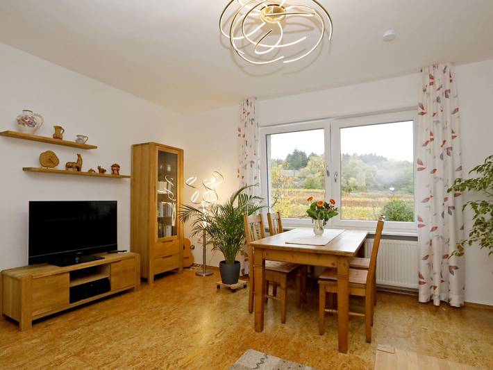 Ferienwohnung für 2 Personen, mit Terrasse und Garten sowie Ausblick im Pfälzer Wald