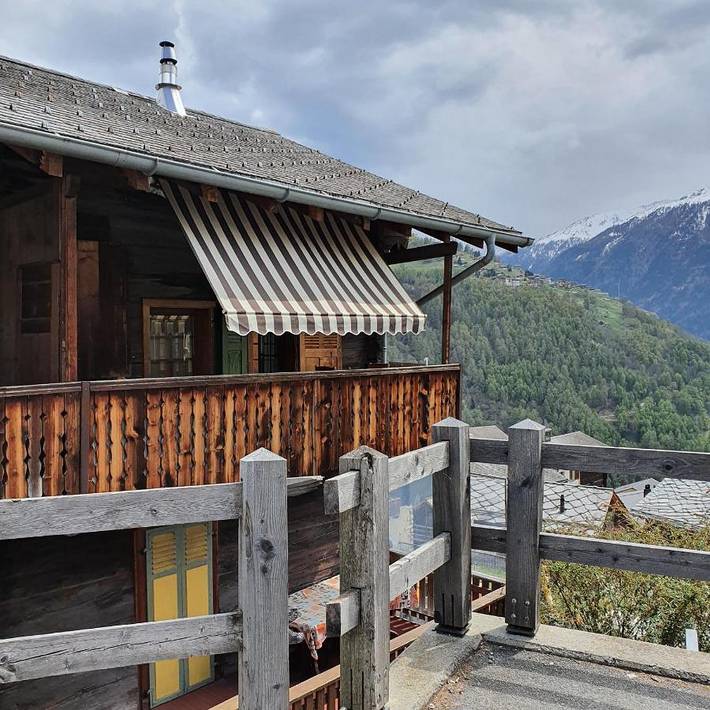 Ferienwohnung für 6 Personen, mit Balkon und Terrasse sowie Ausblick in Mase