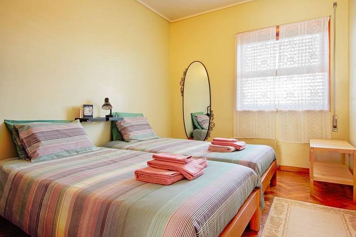 Gîte pour 4 personnes, avec balcon à Maia - 2