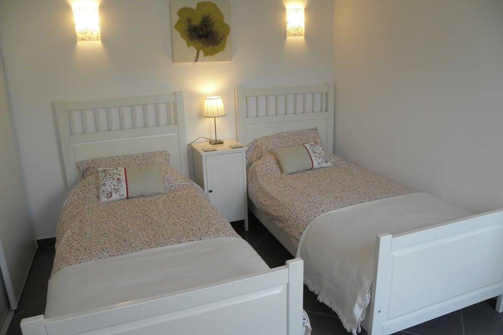 Belle villa climatisée avec piscine et Wifi, promenade facile à la plage et la ville. in Côte Vermeille, Collioure