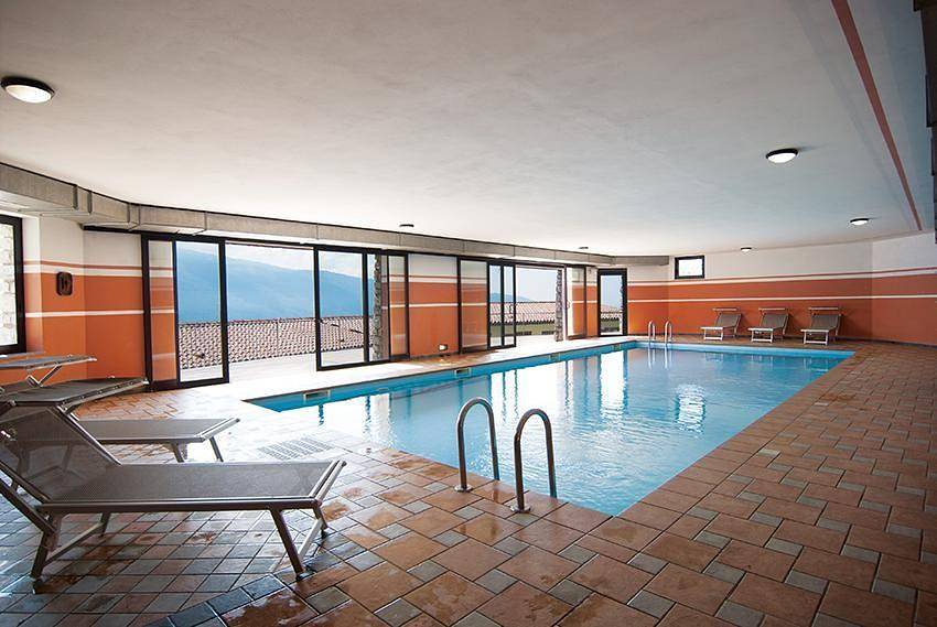 Ganze Ferienwohnung, Zweizimmerwohnung mit Balkon ohne Seeblick in Oldesio, Tignale