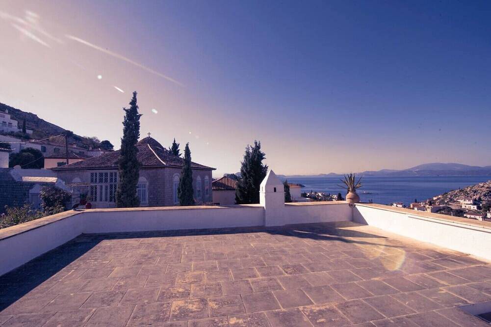 Historical Stone Manor-Upper Floor in Hydra