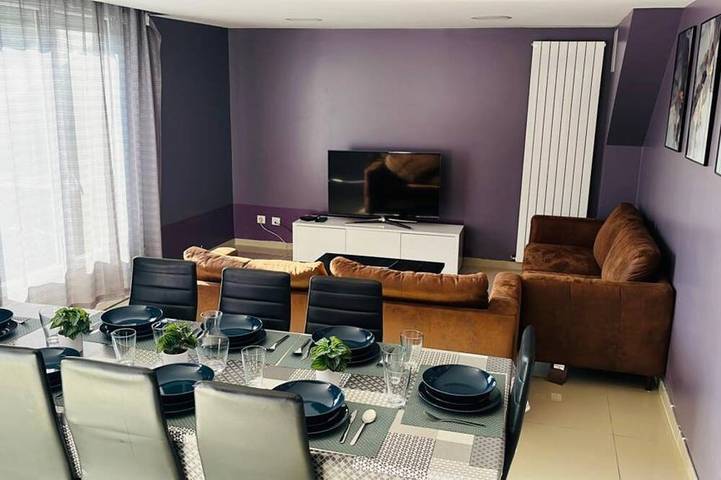 Location de vacances pour 8 personnes, avec Terrasse à Villepinte