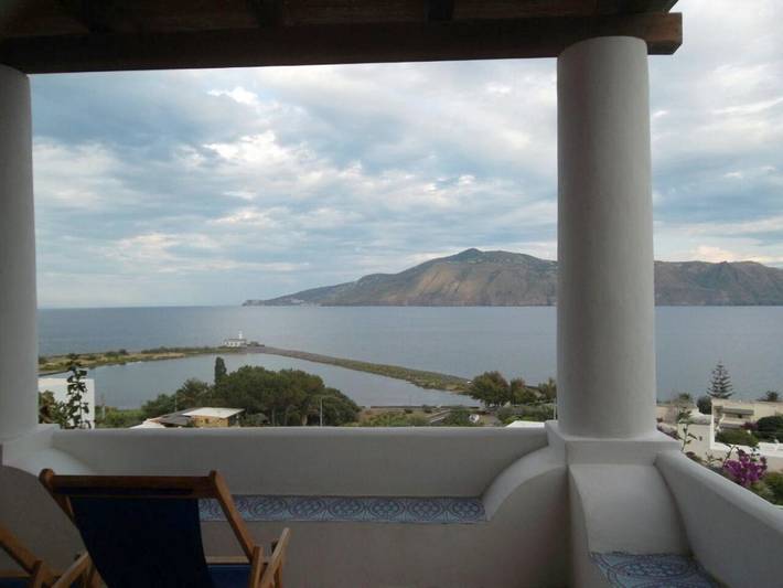 Location de vacances pour 2 personnes, avec vue et jardin à Santa Marina Salina - 3