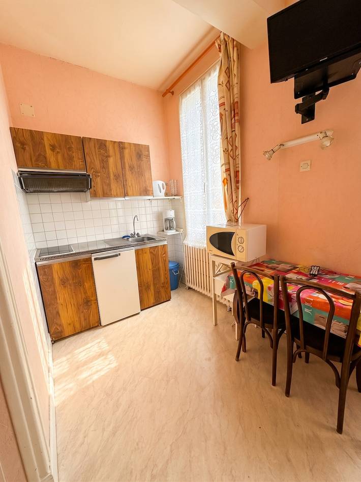 Ganzes Studio, Komfortables Studio in Néris-les-Bains – 18 m² mit Garten in Néris-les-Bains, Montluçon und Umgebung