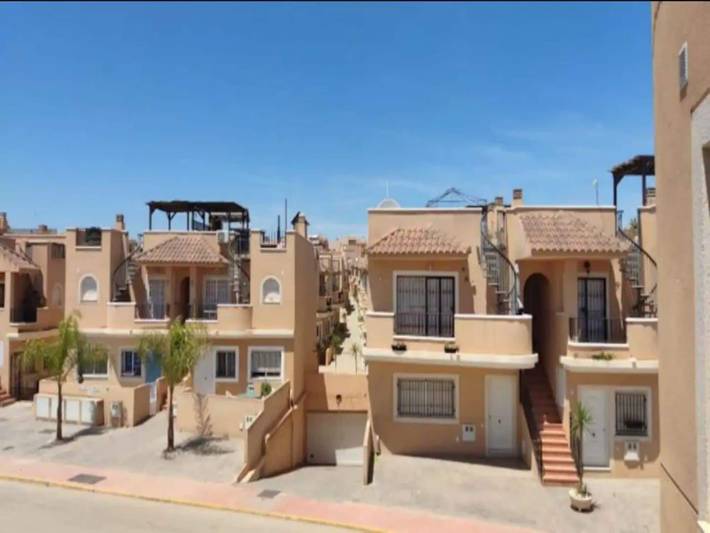 Casa de vacaciones para 5 personas, con balcón/terraza además de terraza y piscina - 1