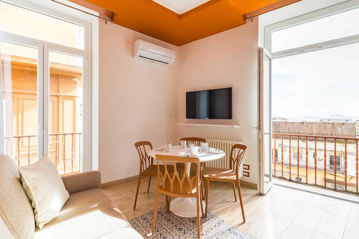 Vacation rental for 6 people, with Balcony in Naples
