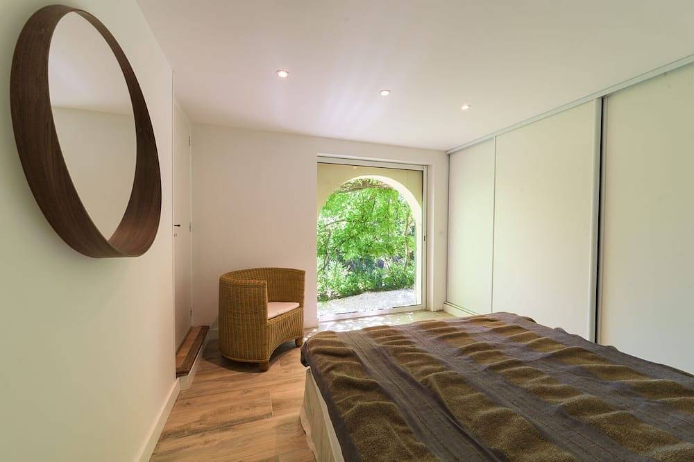 Appartement entier, Dans un écrin de verdure à 2 pas du centre ville pour 2 personnes in Salon-de-Provence, Région d'Aix-en-Provence