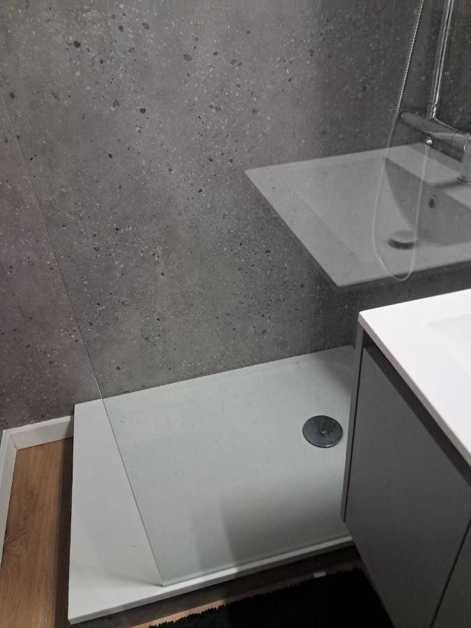 Gîte pour 3 personnes, avec vue sur le lac ainsi que balcon et vue dans Lac des Rousses - 4