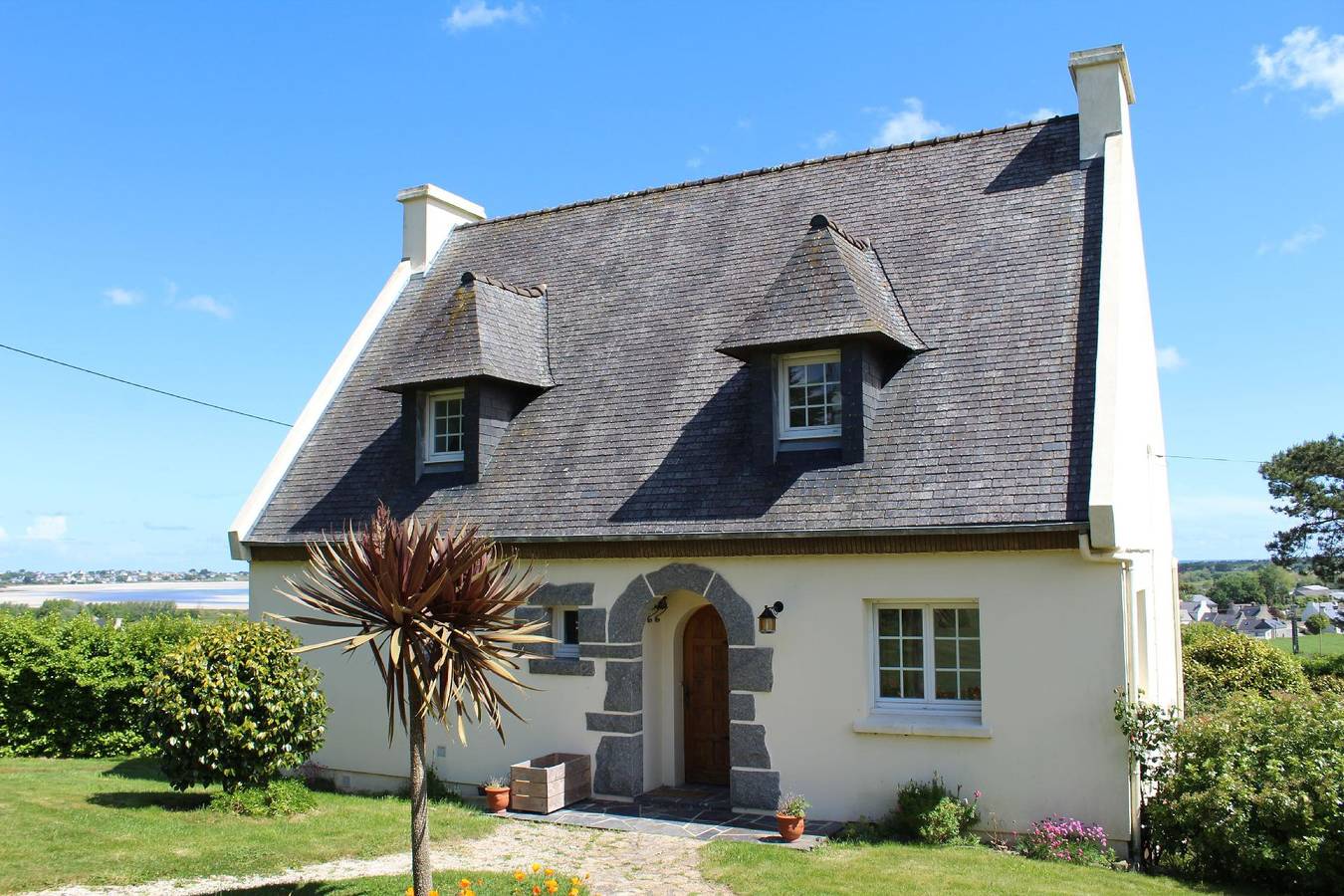 Atemberaubender Meerblick - Sehr schönes bretonisches Ferienhaus am Meer mit großem Garten in Goulven, Brest und Umgebung