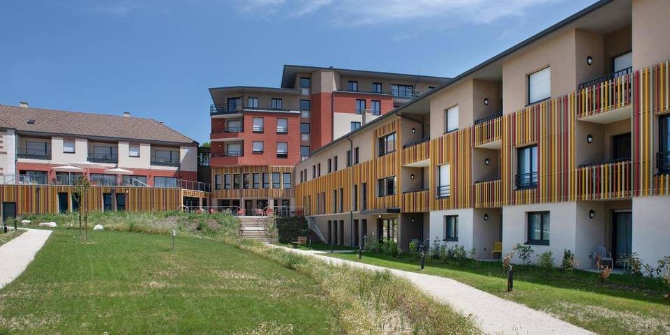Location de vacances pour 2 personnes, avec jacuzzi et sauna ainsi que piscine et jardin à Melun - 4