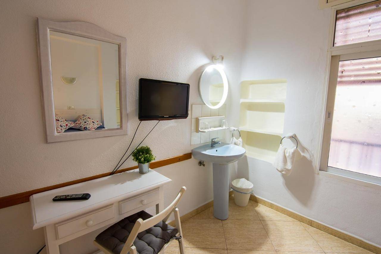 Double Room - Single Use with Shared Bathroom in Torremolinos Centre, Torremolinos