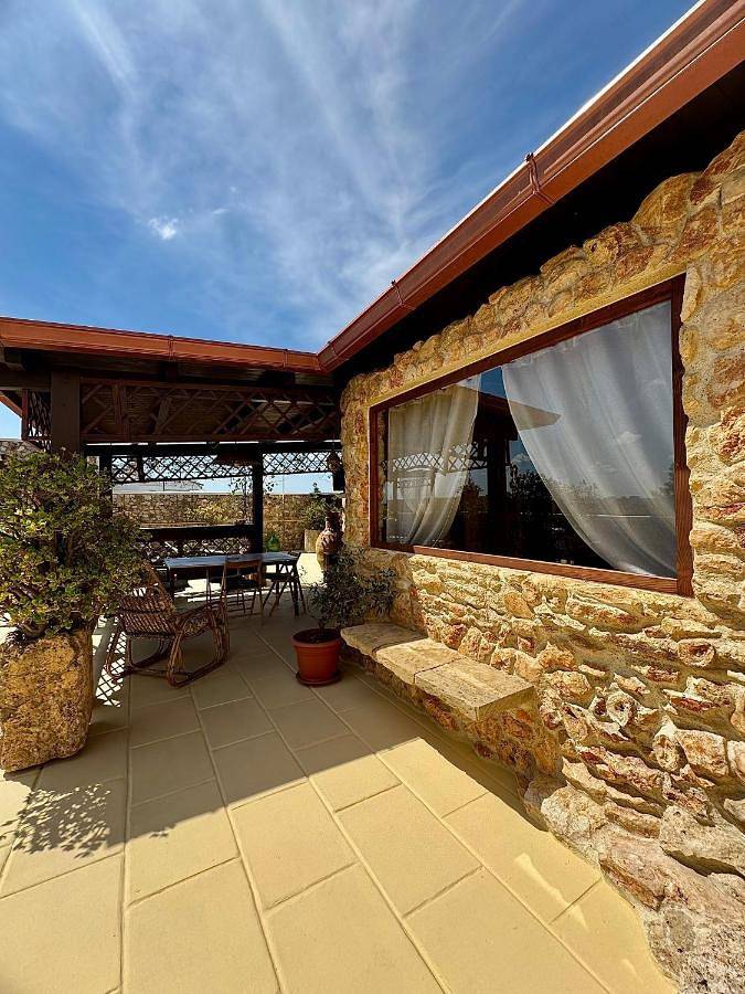 Gîte pour 4 personnes, avec Balcon et Jacuzzi ainsi que Terrasse et Vue à Torre Santa Susanna - 4