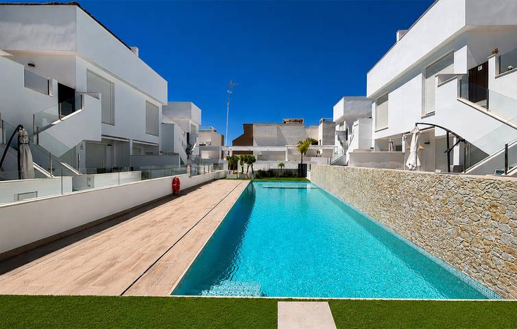 Appartement de vacances entier, Appartement confortable de 109 m² avec piscine, terrasse et Wi-Fi, à 600 m du centre-ville in Pilar de la Horadada, Costa Blanca